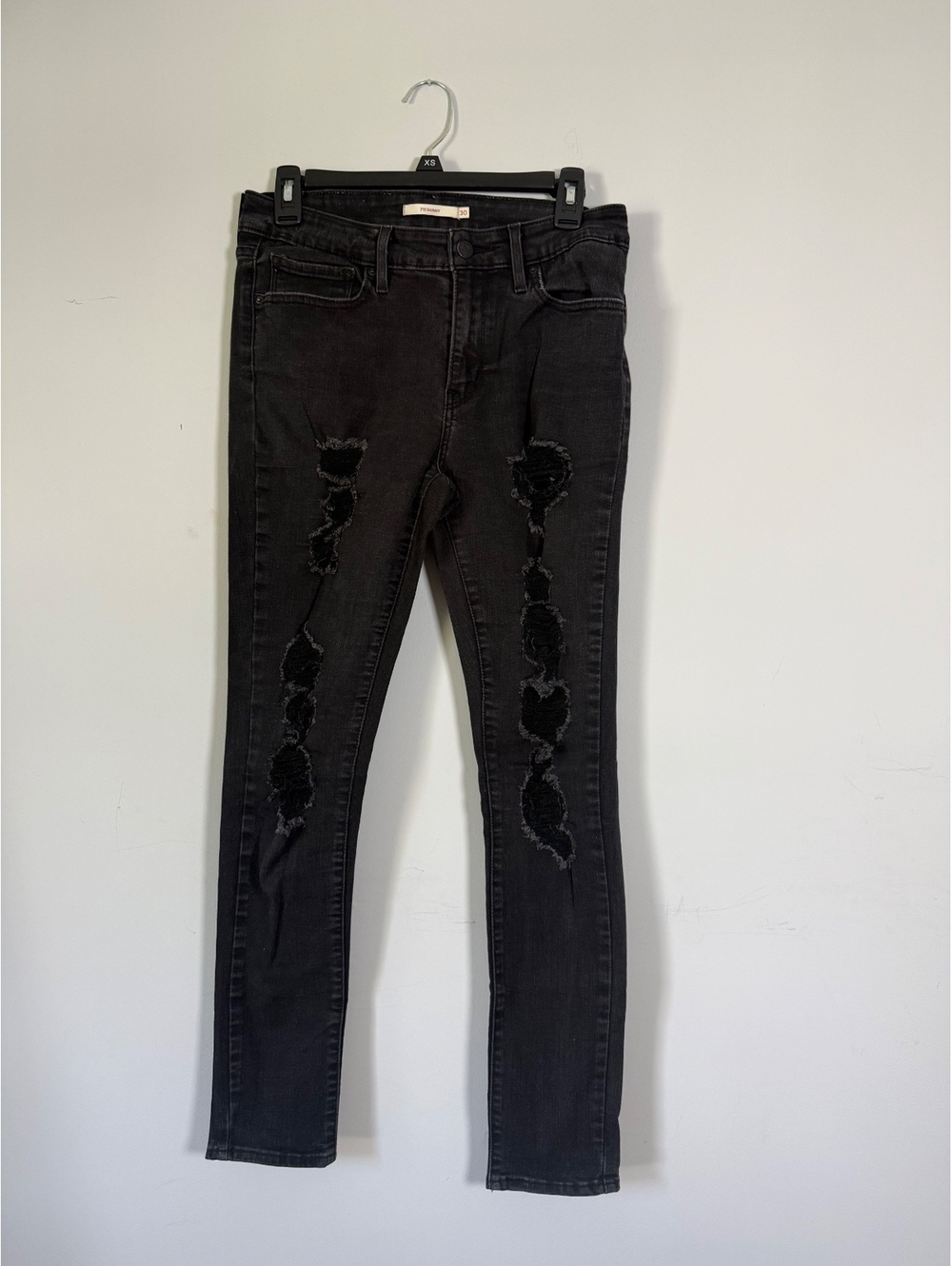 Levi’s 711 Skinny Black Ripped Jeans Women’s Size 30